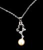 Picture of Diamante Bow with Pearl Necklace